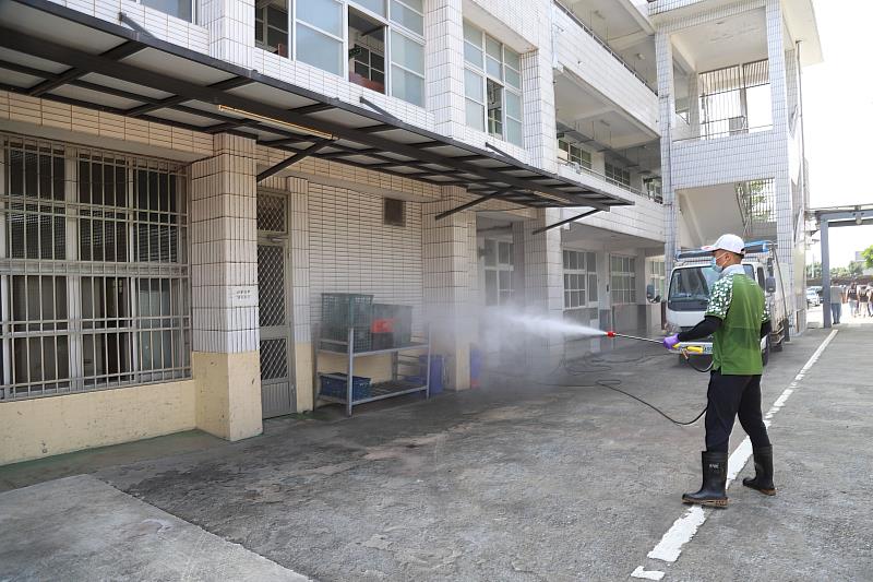 啟動學校環境清消！翁章梁今視察太保國中 盼讓師生安心迎開學
