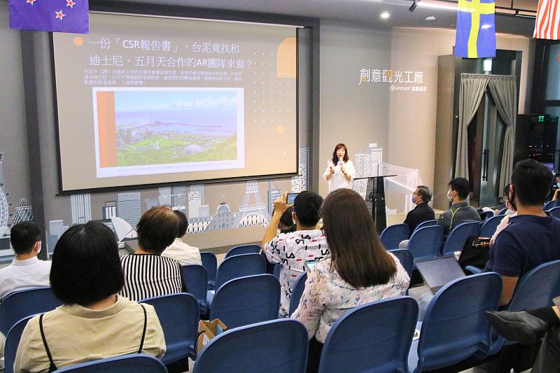 本場唯一女創辦人白璧珍分享她一路從中文系跨領域科技業並創建到宇萌科技