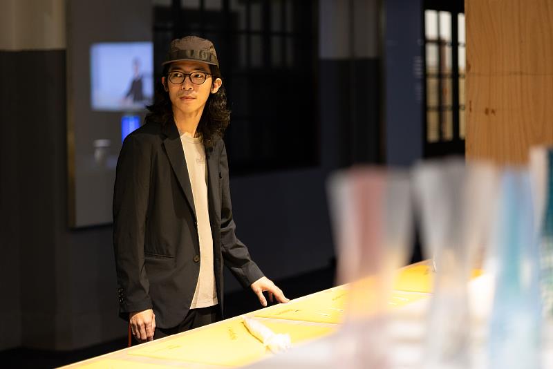 展覽從生活本質出發，邀請旅日設計師林唯哲帶領選選研設計團隊，與主辦「Good Design Award」的日本設計振興會合作，策劃了《LONG LIFE DESIGN展－貫穿⽣活的原點與設計》主題特展