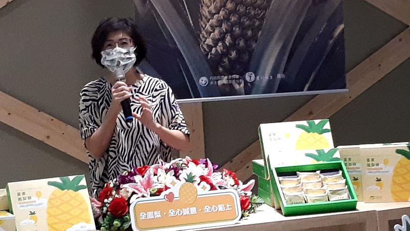 臺東縣府今贈千盒鳳梨酥送公益溫暖社福機構 饒慶鈴呼籲民眾發揮愛心關心弱勢