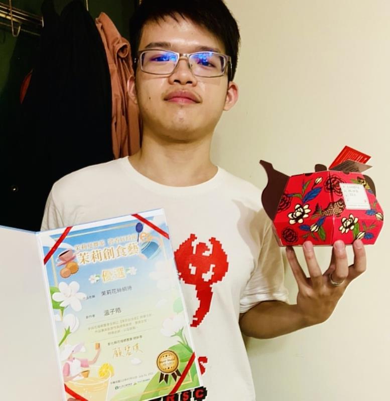 中州科大餐飲廚藝系溫子皓同學參加「茉莉創食藝」競賽榮獲優選。