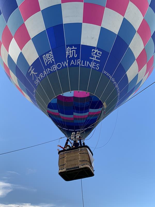 關懷在地 臺東縣政府與林威志議員邀弱勢團體搭熱氣球體驗繫留圓夢