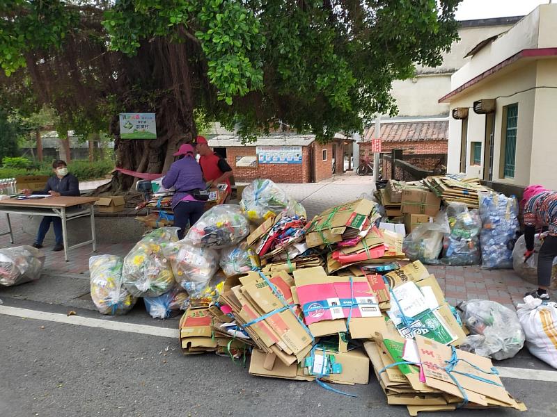 「資源回嘉．福利小站」5年成長10倍，回收1,177公噸