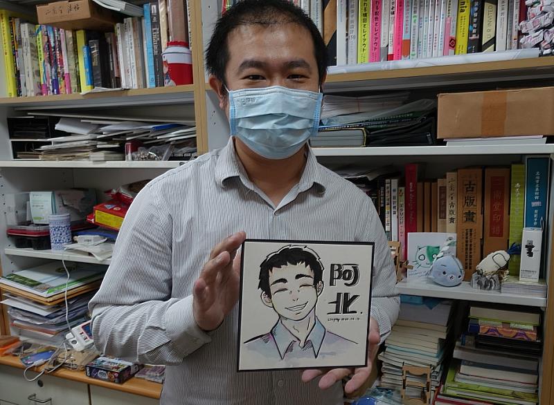 圖說一：阿北老師與學生手繪畫像