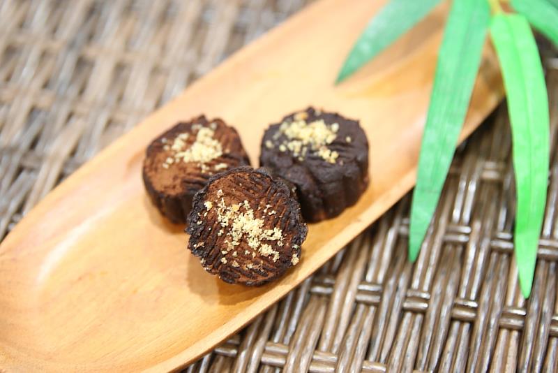 忘憂芭娜娜創意月餅是用整根香蕉入菜製作而成。
