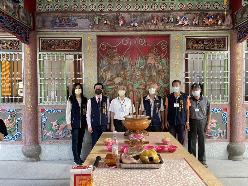 客家委員會副主任委員范佐銘(左3)今（17）日出席臺中市石岡區萬安宮上門典禮暨修復成果展開幕活動
