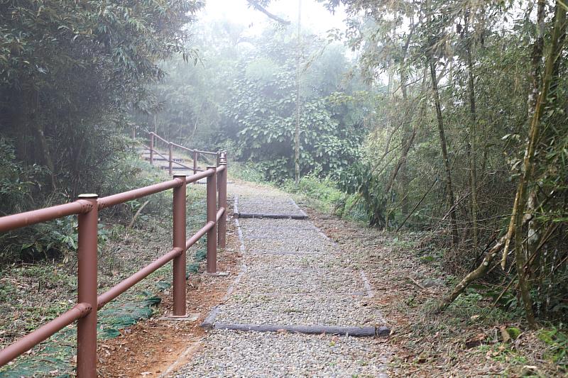 翁縣長視察竹崎阿拔泉山稜線步道景觀營造計畫工程