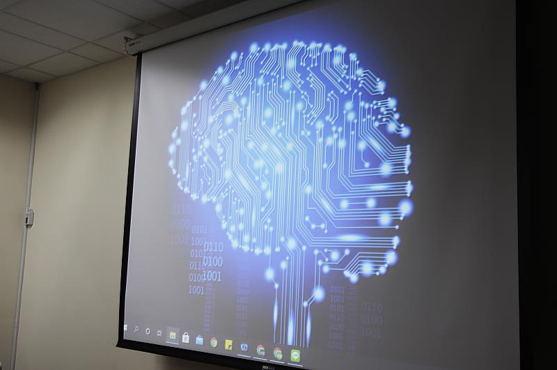 大腦中樞神經掌管一切，透過人工智慧腦波機的研發，為未來創造無限可能！