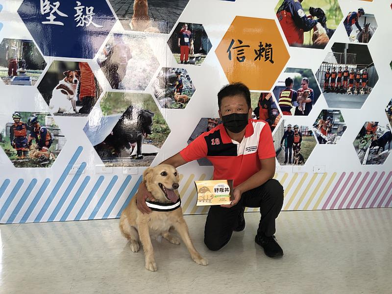 為守護搜救犬健康，萊諾亞國際有限公司負責人崔朝宗先生熱心公益，欲捐獻自家產品雞肉餐包