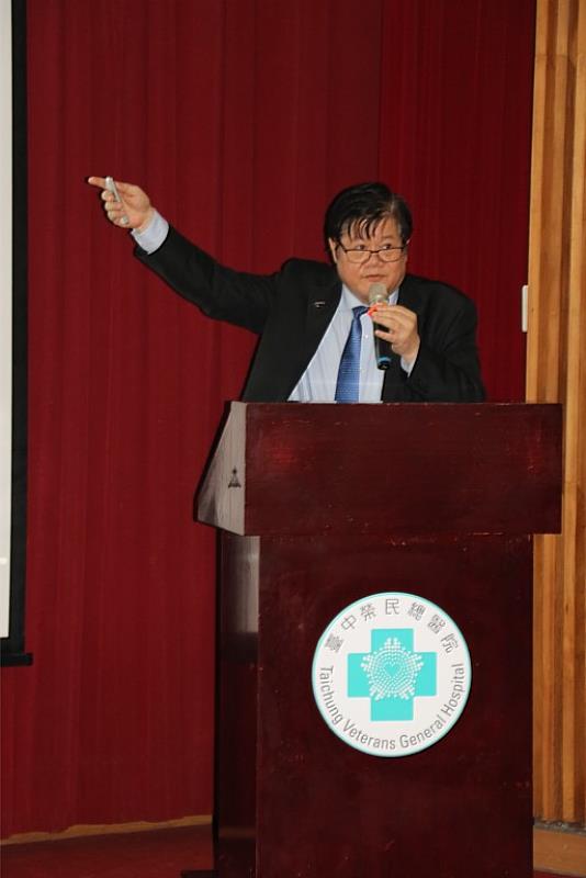 洪明奇校長獲邀台中榮民總醫院發表專題演講迴響熱烈。