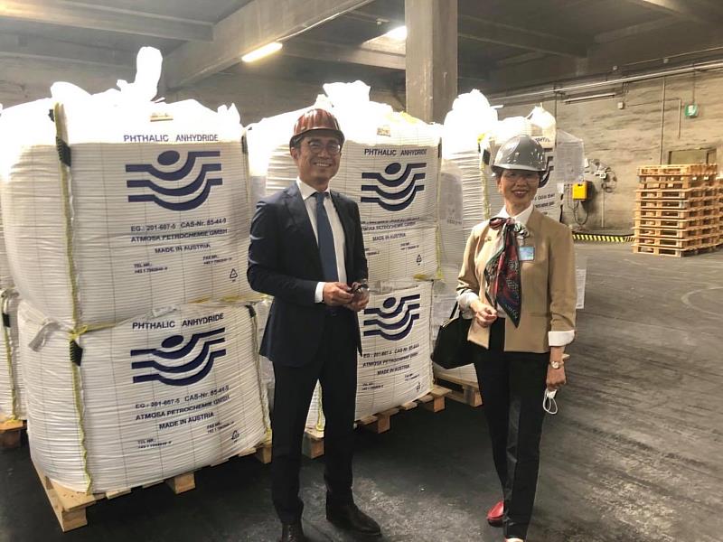 張大使參訪奧地利臺商化工公司「Atmosa Petrochemic GmbH」