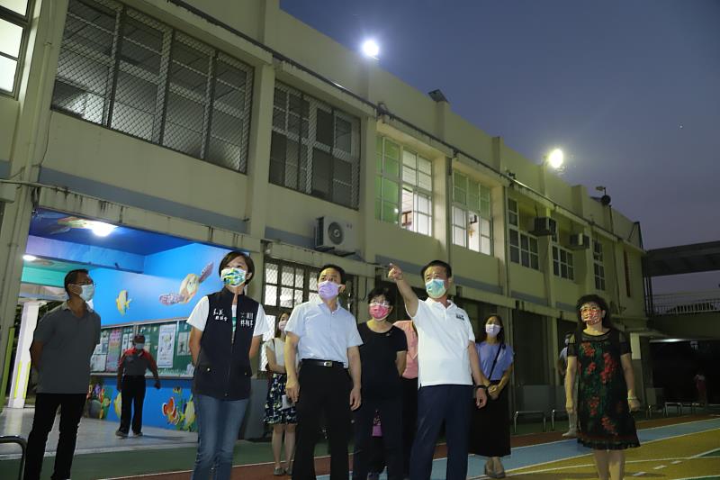 校園增設夜間照明 照亮晚自習學子回家路