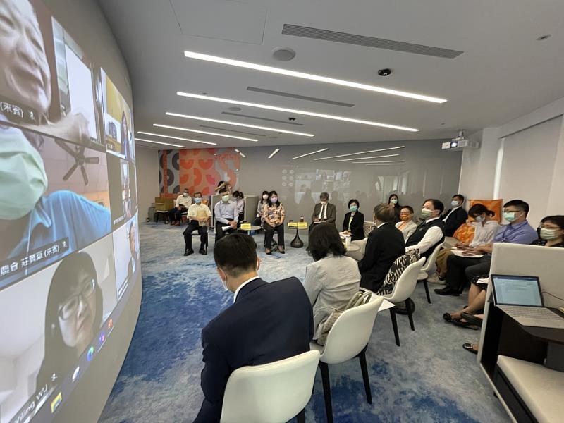 貿協緊急動員於9月22日召開座談會 邀請農委會、貿易局、農民團體、業者、駐外單位，共同交換意見