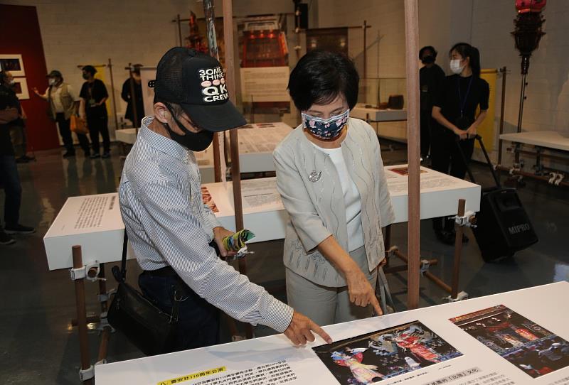 當年學戲的學生王麗嘉教授與楊台雄先生