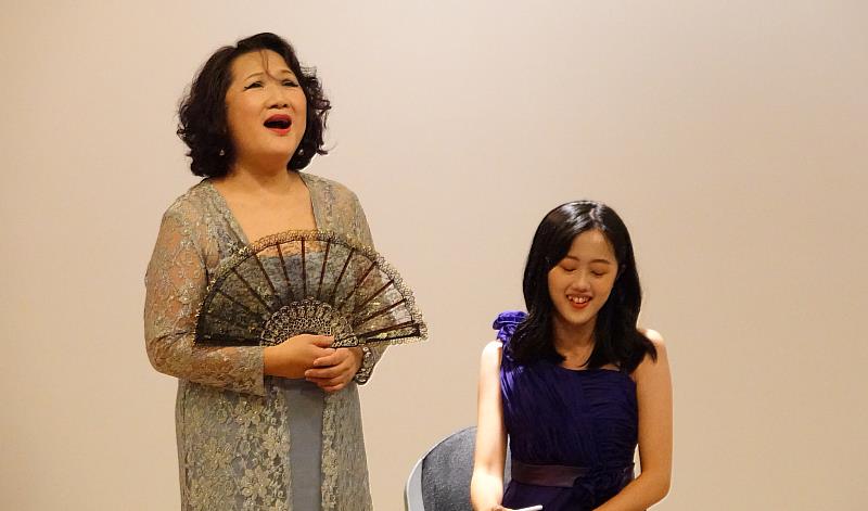 享譽國際的聲樂家徐以琳教授，及女高音何沛儒共同演出歌劇費加洛婚禮，響徹佛光大學。