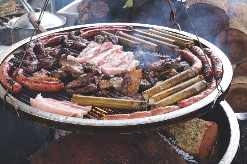 國慶連假霸氣開吃！鄒族超大圓盤烤肉、超鮮產地直送現撈仔！