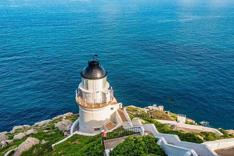 馬祖東引島燈塔又名東湧燈塔，是一座擁有十八世紀英式建築風格的國定古蹟。