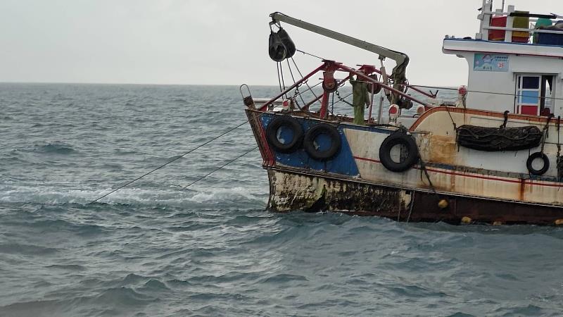 違規拖網漁船