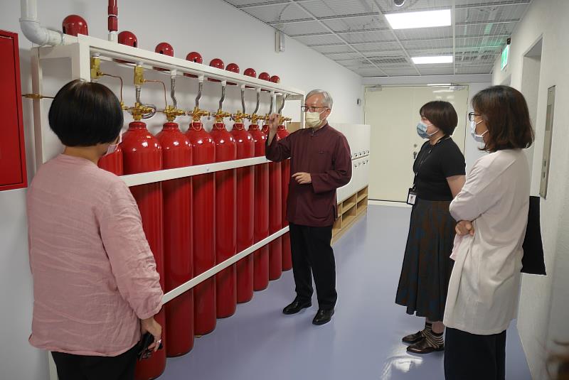 梁永斐館長指示氣體滅火系統對藏品安全的重要性