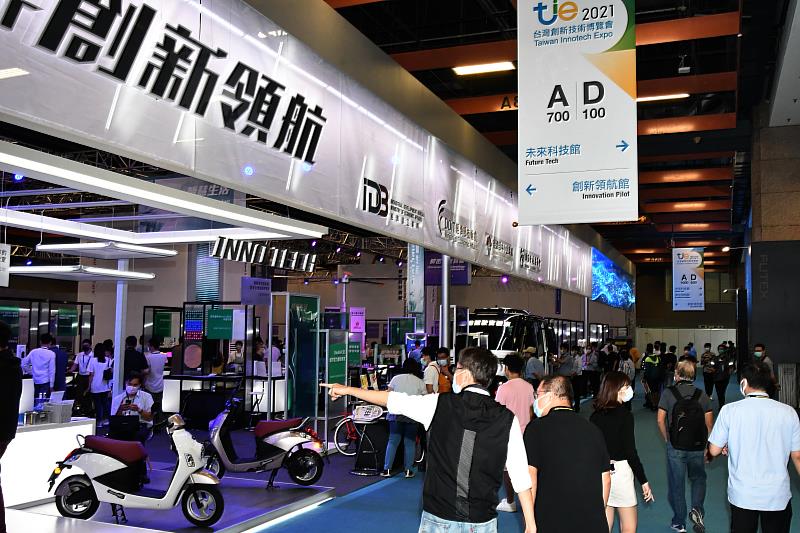 1.2021台灣創新技術博覽會實體展今（16）日於世貿一館圓滿閉幕， 3天展期共吸引超過1萬5千名產官學研各界人士進場參觀。