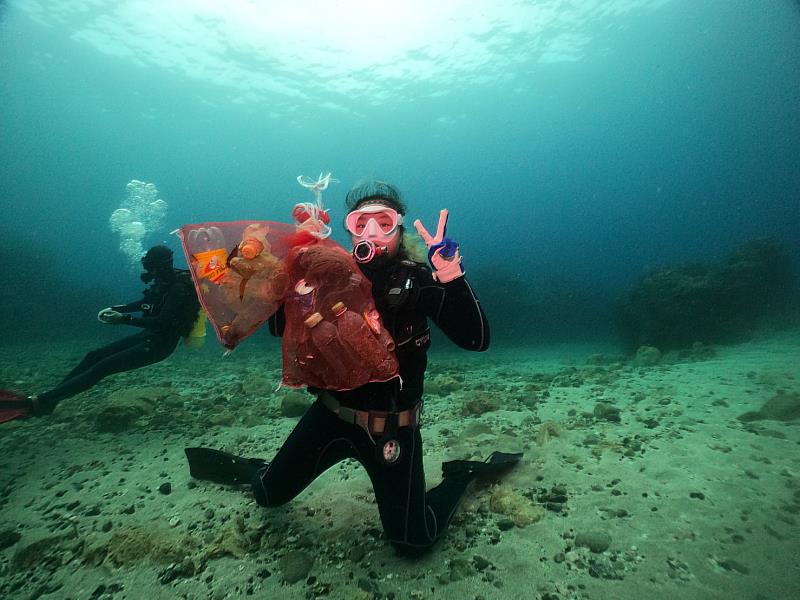 臺東縣環保局提供5位民眾『綠』海藍天淨海體驗 以清理者身分 看見不一樣的海底樣貌