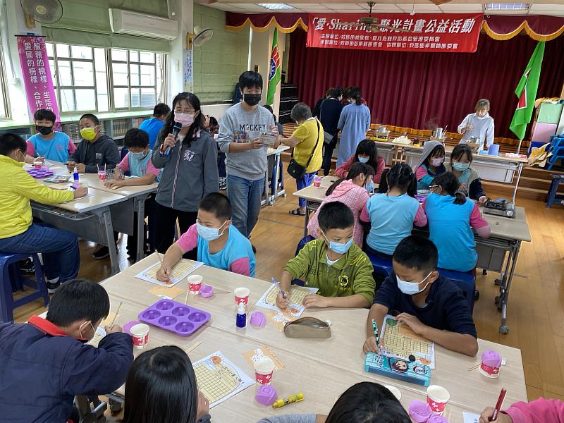 苗栗縣救國團「愛‧分享」聚光計畫公益活動邀集善心人士  簡單傳愛幫助偏鄉弱勢孩童