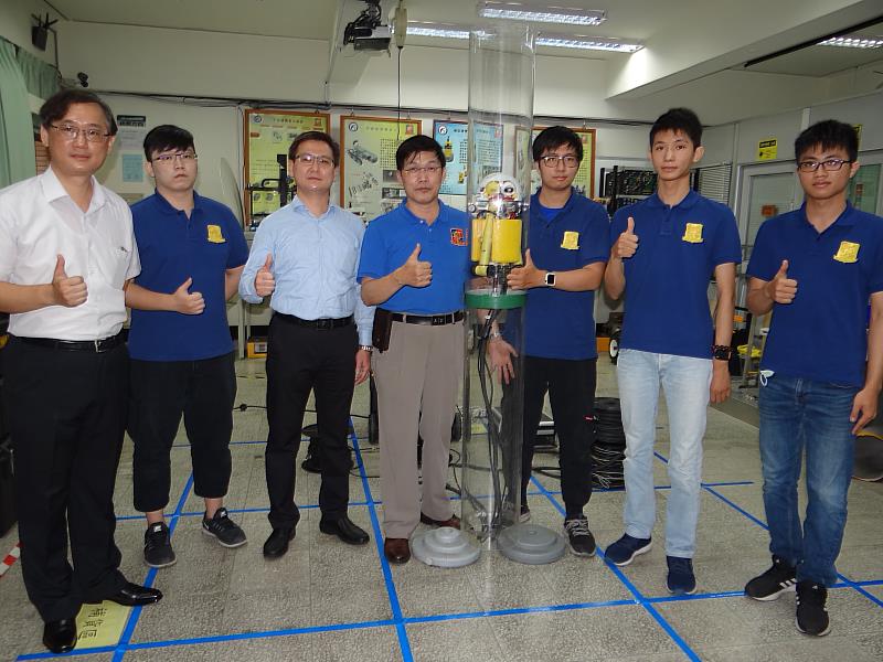「管線清潔機器人」榮獲2021台北國際發明展鉑金獎。