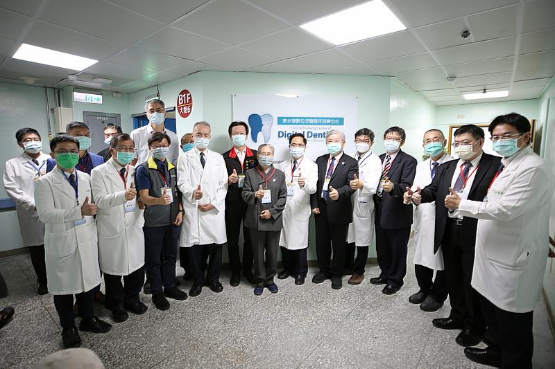花蓮慈濟醫院牙醫部成立東臺灣數位牙醫臨床訓練中心，於十月二十六日舉行開幕儀式。
