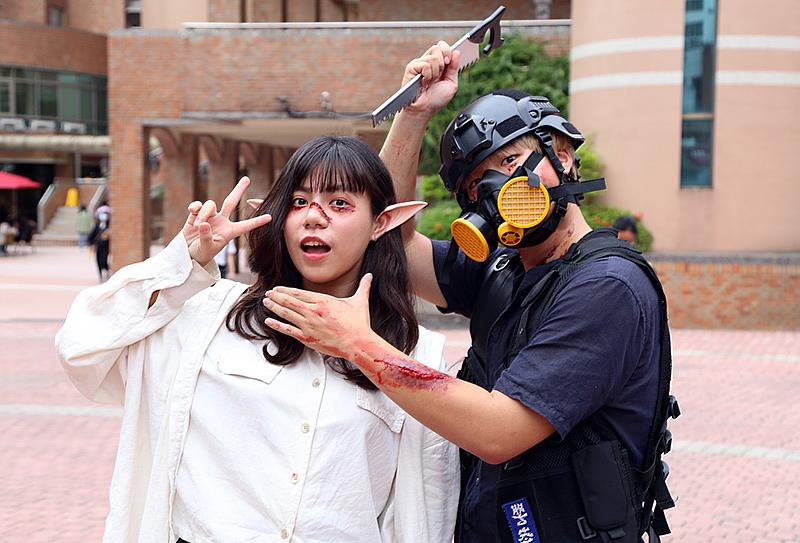 扮演鎮暴警察的學生李定祐對於自己的作品感到相當有成就感