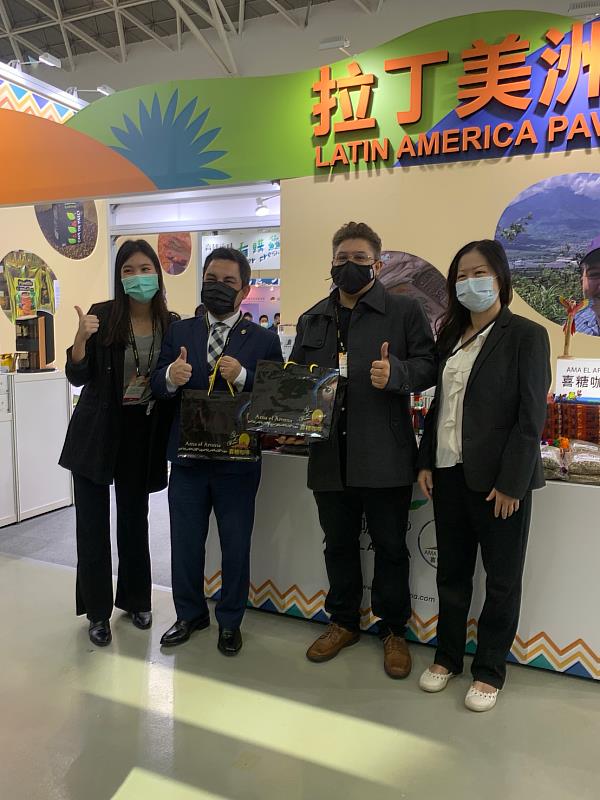 【圖4】瓜地馬拉駐臺大使葛梅斯（H.E. Ambassador Willy Alberto Gómez Tirado）（左二）蒞臨共襄盛舉