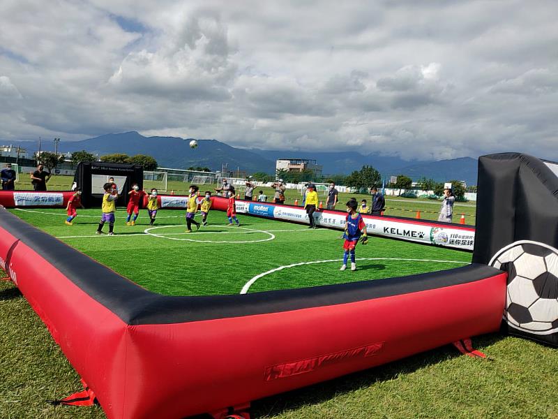 110年度國民小學迷你足球賽臺東站今萌萌開踢 24隊小小球員足下競技