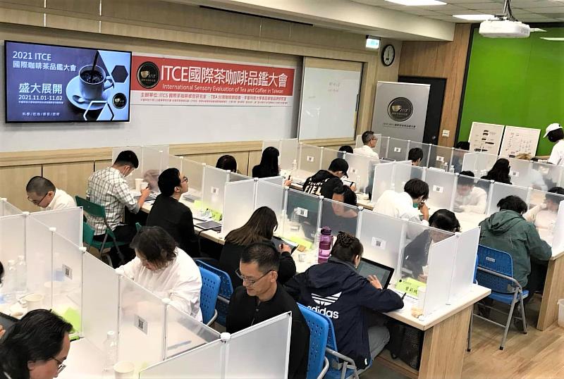 中臺科大ITCE 2021 咖啡品鑑大會 採用不同分組的品鑑員，進行感官品質與品飲經驗的品鑑。