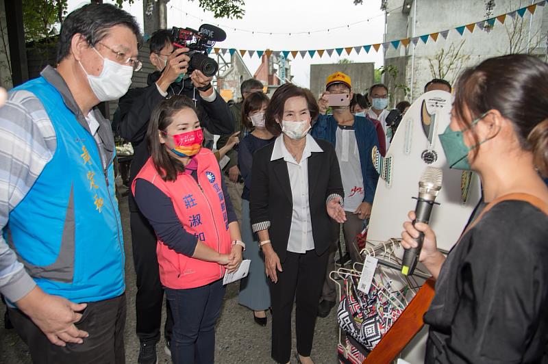 JINHO宜蘭敬好生活品牌參與夥伴「海邊生活」陳瑛眉與林姿妙縣長分享與海洋相關的創作商品