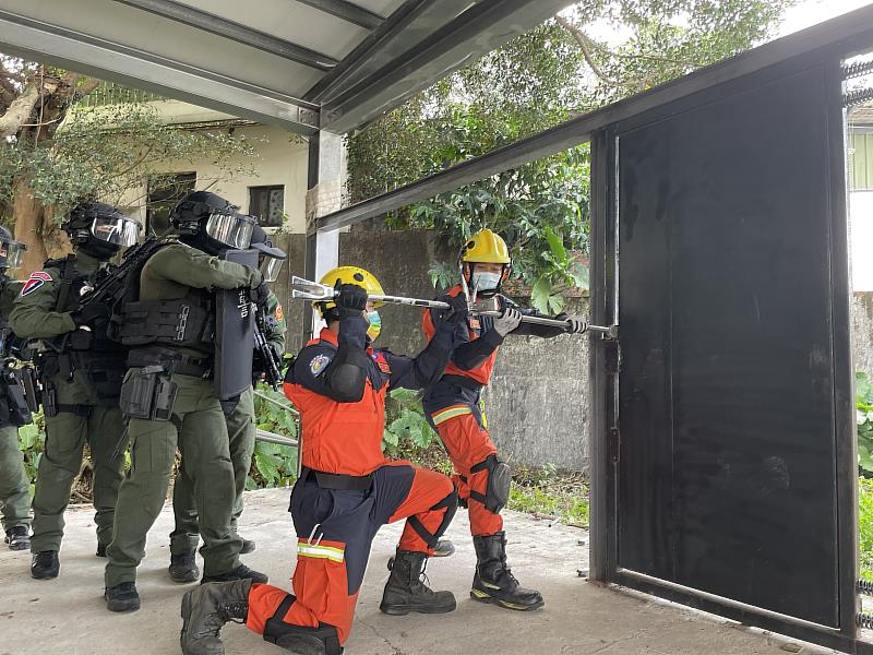 藉由本次訓練使雙方了解國內、外先進的器材應用方法，建立深厚的合作情誼。