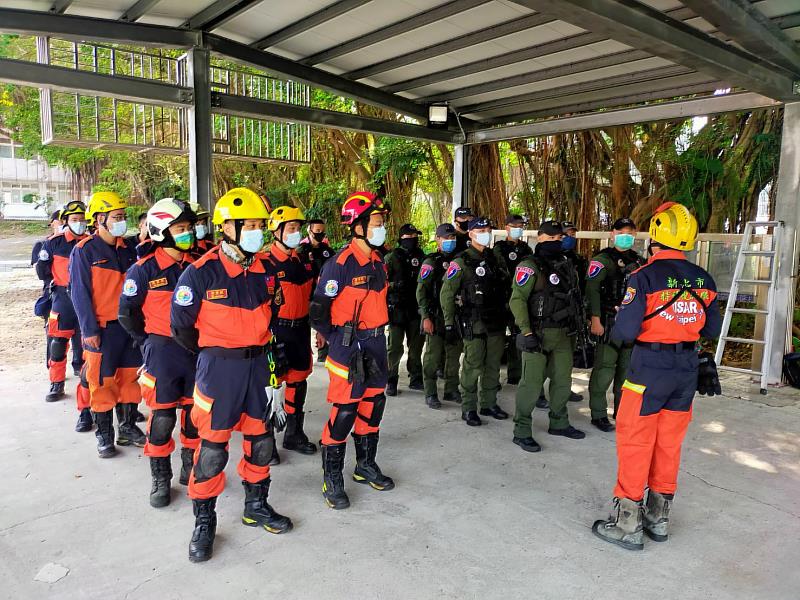 火災現場分秒必爭，其火煙造成民眾生命財產重大損失，消防人員首先面對的關卡就是破門