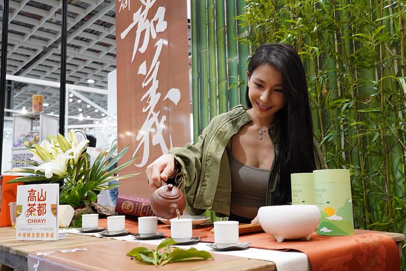 台北旅展嘉義展館超好拍 《國光女神》吉海莉帶你趣打卡！