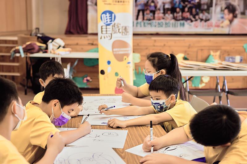 學童透過藝術體驗啟發教育啟蒙與藝術激盪，相信未來有無限可能。圖／聯合數位文創提供