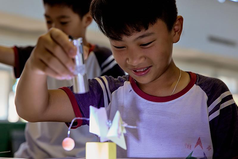 「哇!馬戲團」激發學童與生俱來的好奇心，，相信未來有無限可能。圖／聯合數位文創提供