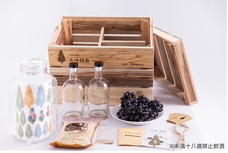紀念相聚時刻，「台味開箱」堆出釀酒木箱組，即使起嘖嘖七三折開跑。圖／聯合數位文創提供