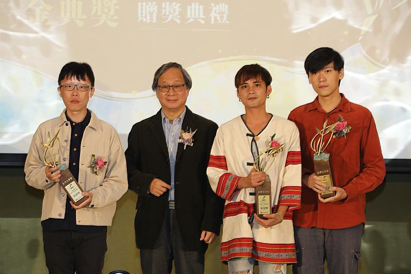 決審評審主席小野（左2）及蓓蕾獎得主陳宗暉、程廷、徐振輔（左起）合影