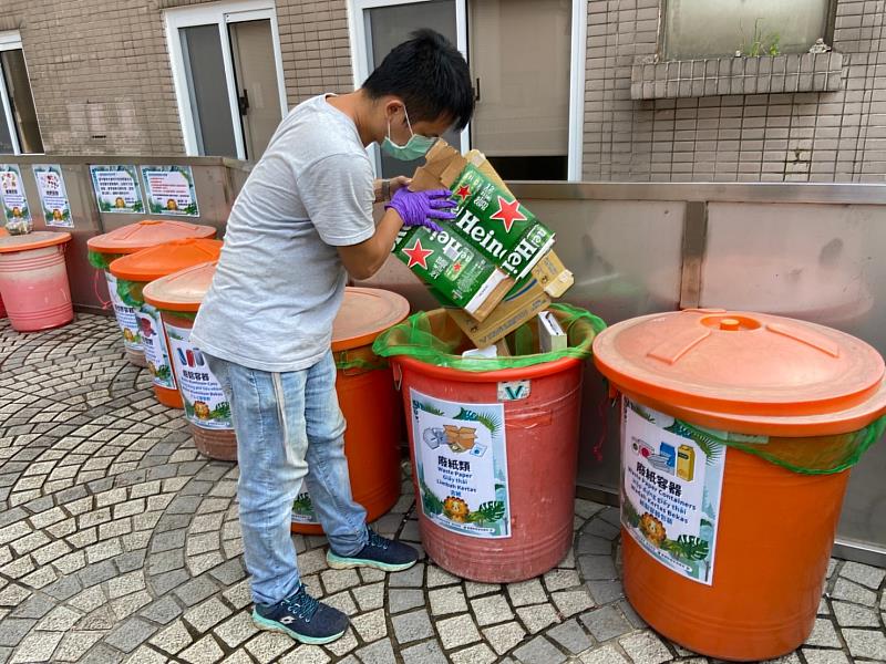 社區大廈回收站媒合資收個體戶 照顧弱勢經濟