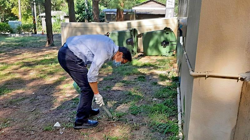 鐘俊顏副校長身體力行帶領志工實踐環保