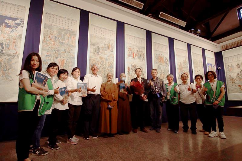 陳俊吉教授73軸巨幅水陸畫掛滿整個展場，氣勢宏偉。