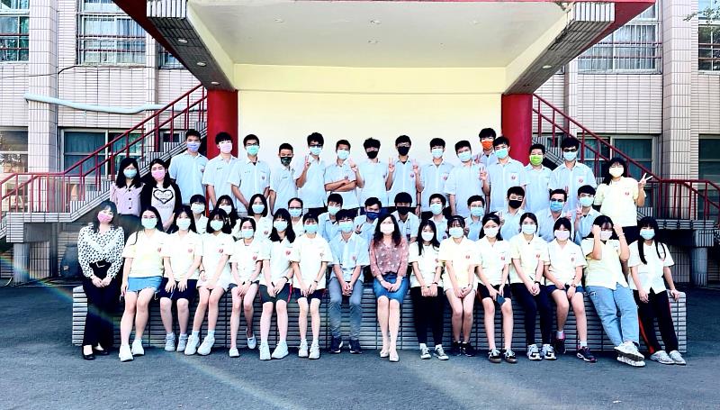 臺南市興國高中FRC機器人團隊8790，今年8月正式成軍，日前憑藉著優秀的全英企劃書，獲得FRC官方補助新秀獎學金。