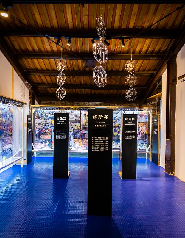 特展中的《百味交集所》展區邀請音樂藝術家張詠橋以市場中的五種感官創作成五段音樂，搭配平面攝影師Gelée Lai的攝影作品，紀錄市場最鮮活的一面！