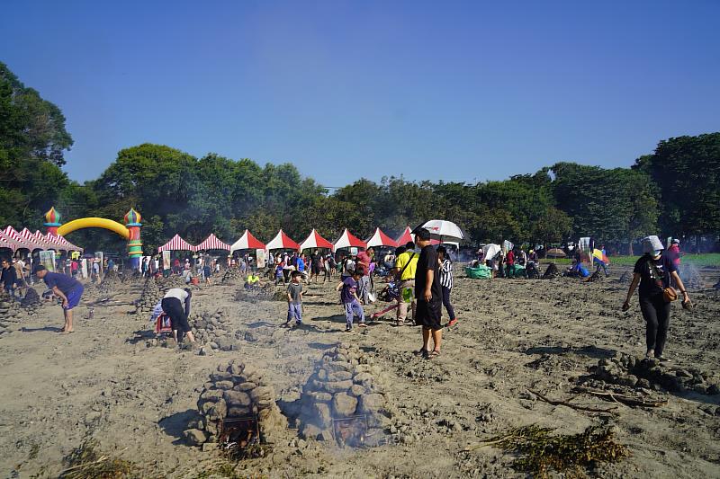 屏北產業串連活動熱鬧登場 「好九不見」親子烘窯趣.