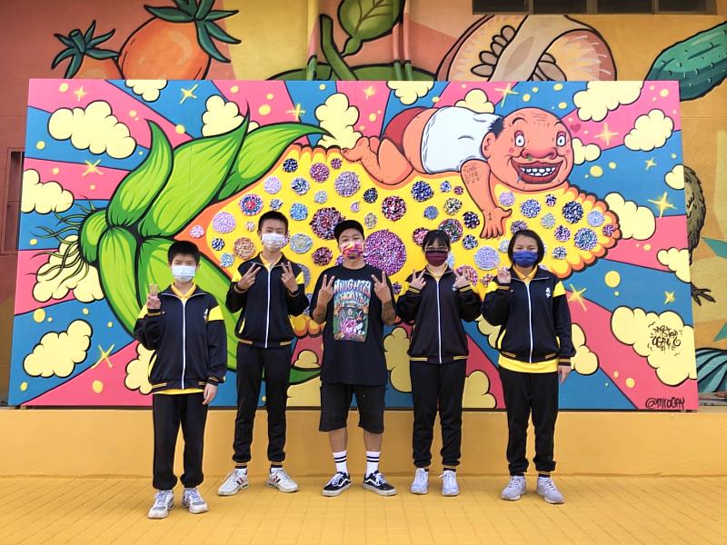 用色彩展現義竹活力!塗鴉藝術家與義竹國中共同創作