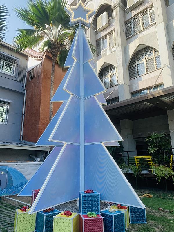 01後甲教會委託雲科大設計大型聖誕樹實體