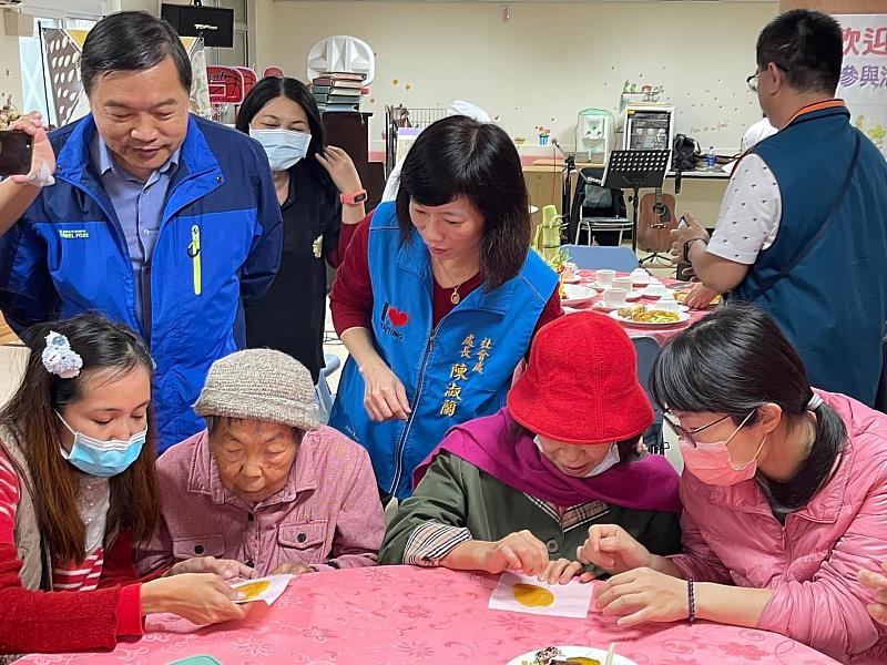 臺東縣府職訓成果回饋 邀請「青銀共居」馬蘭榮家長輩共餐分享喜悅