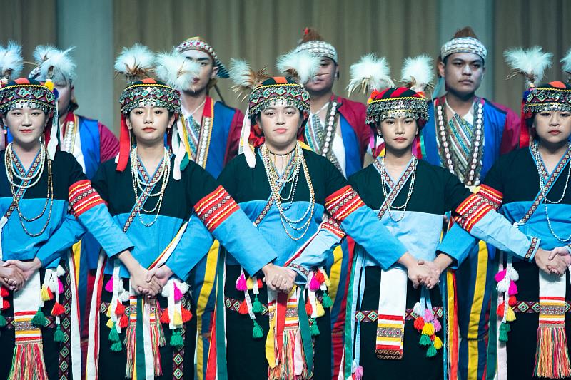國立東華大學原住民民族學院舞團帶來精彩的「聖貝的祝福」